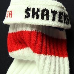 (3947) SkaterSocks ロングソックス 靴下 男女兼用 ソックス スケート スケボー チューブソックス Knee high White tube socks with Royal Blue-Red stripes style 2 (22インチ)の画像