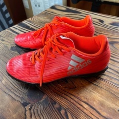 　adidas サッカー子供用　練習用シューズ の画像