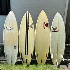 ＊8月末まで【サーフボード 4本セット】AKABA ほか 各種ショートボード + フィン付き（中古）の画像