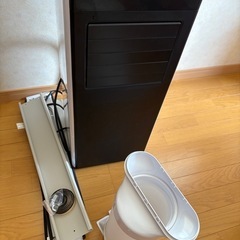 QUADS(クワッズ)/オートルーバー付 ポータブルエアコン(3モード：冷風・送風・除湿/オートルーバー搭載/窓用パネル付)/QS518WBの画像