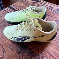 PUMA 子供用サッカースパイクシューズの画像
