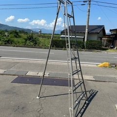 三脚脚立の画像