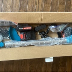 【充電式草刈機】 マキタ互換性21V大容量バッテリー×2個付き 電動草刈り機  6インチ 伸縮 ３種類の替え刃の画像