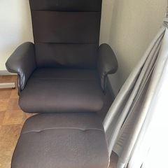 ニトリリクライニングチェア　オットマン付きの画像