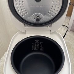 23年製YAMAZEN５合炊き炊飯器白高機能の画像