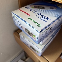 石油のポリタンク、ビニール手袋等の画像