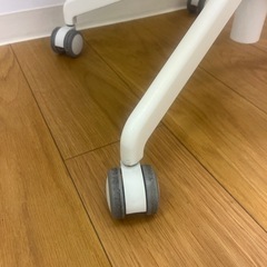 IKEA キャスター付きチェアの画像