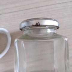 空き瓶、コーヒーカップの画像