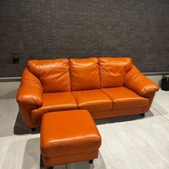 【美品】本革3人掛けソファ　オットマン付きの画像
