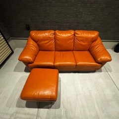 【美品】本革3人掛けソファ　オットマン付きの画像