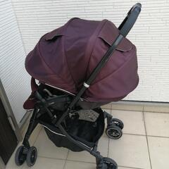 コンビ　ベビーカーの画像