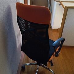 ニトリワークチェアインバネスOR
全高1150㎜全巾580㎜座面w500㎜
D470座面高さ420~520㎜背受け高さ
680㎜の画像