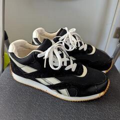 スニーカー　24.5cmの画像