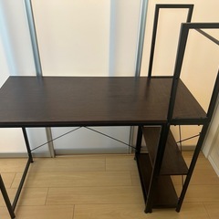 【棚付きパソコンデスク*期間限定8/7まで*】Brown：机の画像