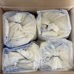 【未使用品】ヤヨイ化学工業　ニュービック120 LIGHT 3.5kg x 4袋/1箱　パテの画像