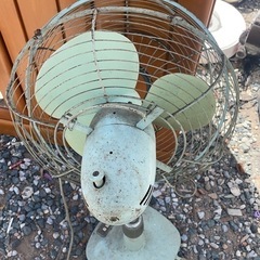 古い扇風機の画像