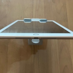 iPad (第6世代) Wi-Fi + Cellular 32GBバッテリー新品の画像