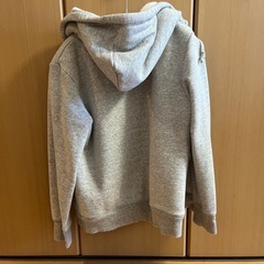 ユニクロ　パーカーの画像
