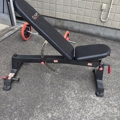 バーベルとインクラインベンチのセット　筋トレ　ベンチプレス　の画像