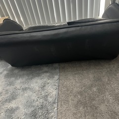 黒レザーソファーの画像
