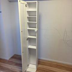 鏡つきの棚の画像