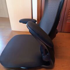 【最終値下げ】メッシュ座椅子　回転　可動式肘掛け　調整可能な腰当ての画像