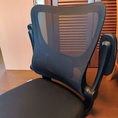 【最終値下げ】メッシュ座椅子　回転　可動式肘掛け　調整可能な腰当ての画像