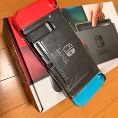 switch、マリオカート、コントローラー×2、SDカードの画像