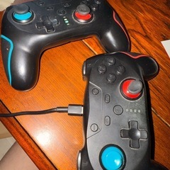 switch、マリオカート、コントローラー×2、SDカードの画像