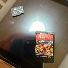 switch、マリオカート、コントローラー×2、SDカードの画像