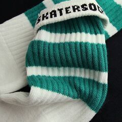 (5485) SkaterSocks ロングソックス 靴下 男女兼用 ソックス スケボー チューブソックス Knee high White tube socks with Teal stripes style 1 (22インチ) SKATE SK8の画像