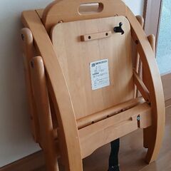 天然木の椅子の画像