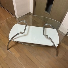ガラステーブルの画像