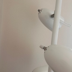 ニトリ フロアランプ 白 3灯の画像