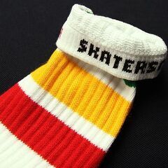 (3961) SkaterSocks (スケーターソックス) ロングソックス 靴下 男女兼用 ソックス チューブソックス Knee high White tube socks with rasta stripes style 1 (22インチ) ラスタ レゲエ スケボー Sの画像