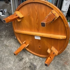 丸テーブルの画像