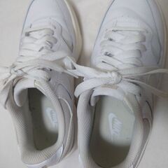 【美品】ナイキ スニーカー 白　23cmの画像