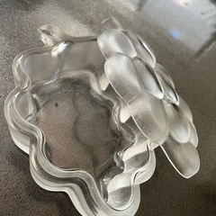 ぶどう　ガラスの小物入れ　の画像