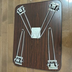 折り畳みテーブルの画像