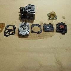 エンジン　草刈り機　仮払機　２３ｃｃクラス　キャブのオーバーホール　!!修理もします　の画像