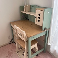 学習机、椅子の画像