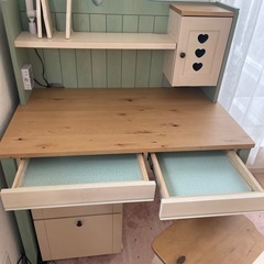 学習机、椅子の画像