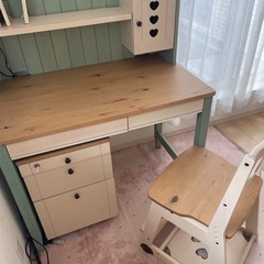 学習机、椅子の画像