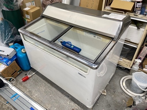 商品はSANYO冷凍ショーケース　SCR-105G