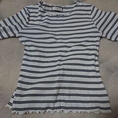 □　レディース　ボーダー柄Tシャツ　URBANITY  Mサイズ　身長１５４～１６２　　バスト７８～８７の画像