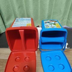 レゴ赤箱、青箱（中身はありません）の画像