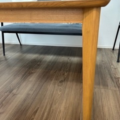 ダイニングテーブルの画像