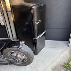 冷蔵庫　黒の画像