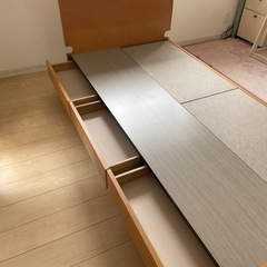 ベッドフレームの画像
