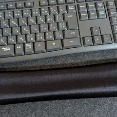【美品】サンワサプライ キーボード作業用・低反発リストレスト【サイズW455×D70×H24mm】の画像